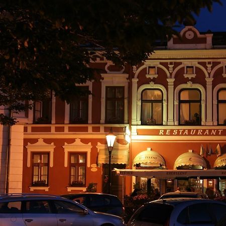 Hotel Excellent 크로메르지 외부 사진