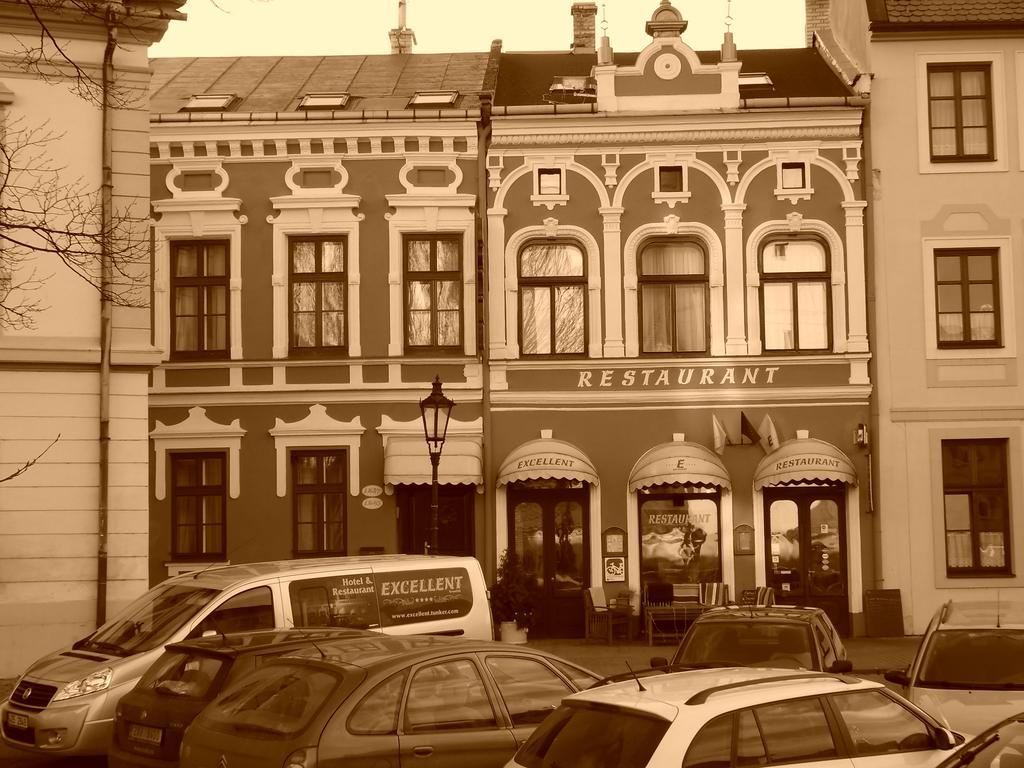 Hotel Excellent 크로메르지 외부 사진