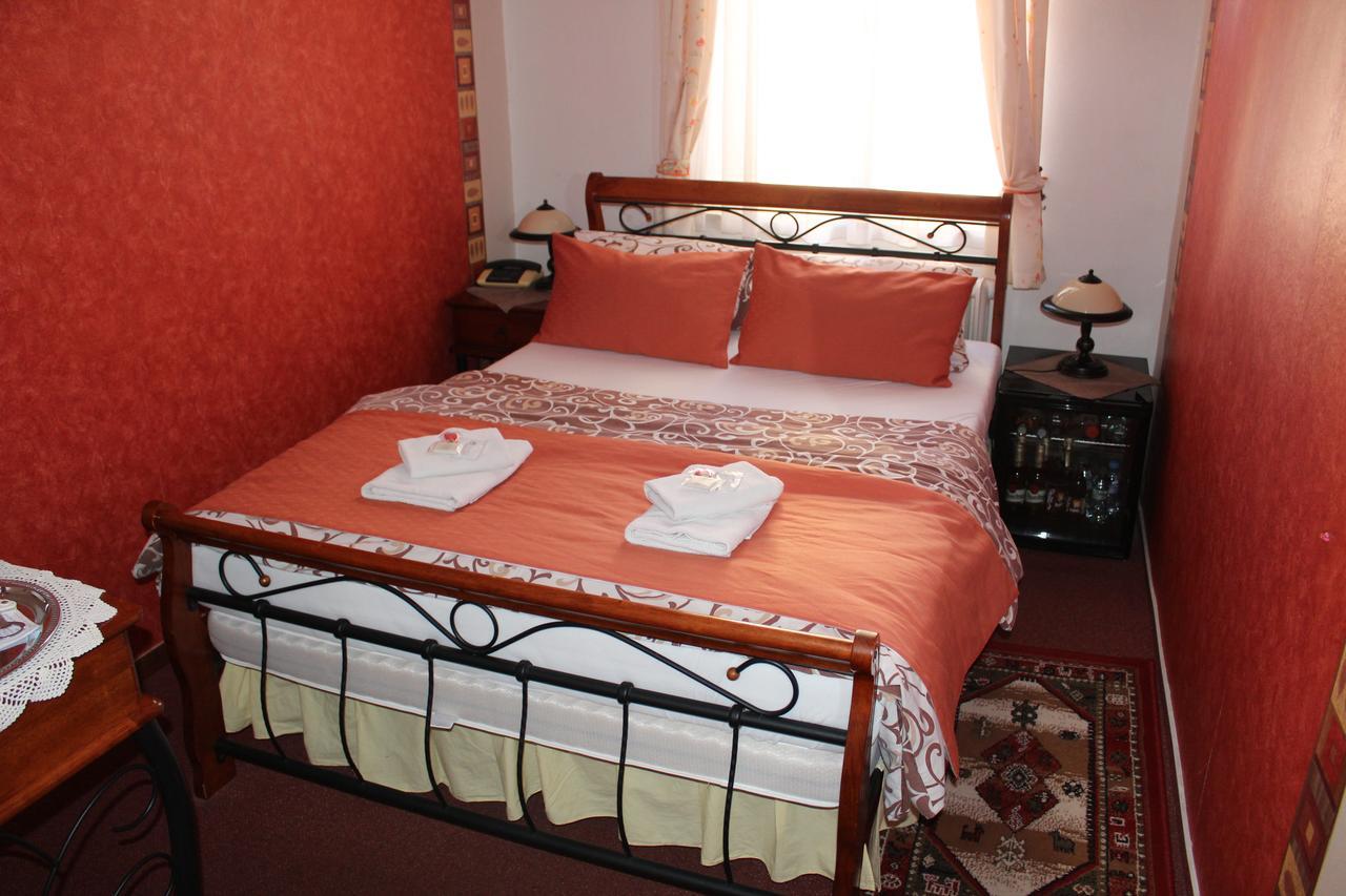 Hotel Excellent 크로메르지 외부 사진