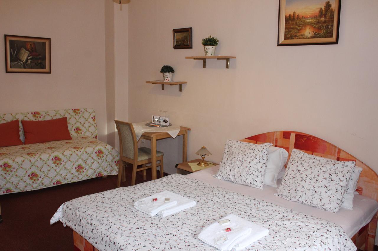 Hotel Excellent 크로메르지 외부 사진
