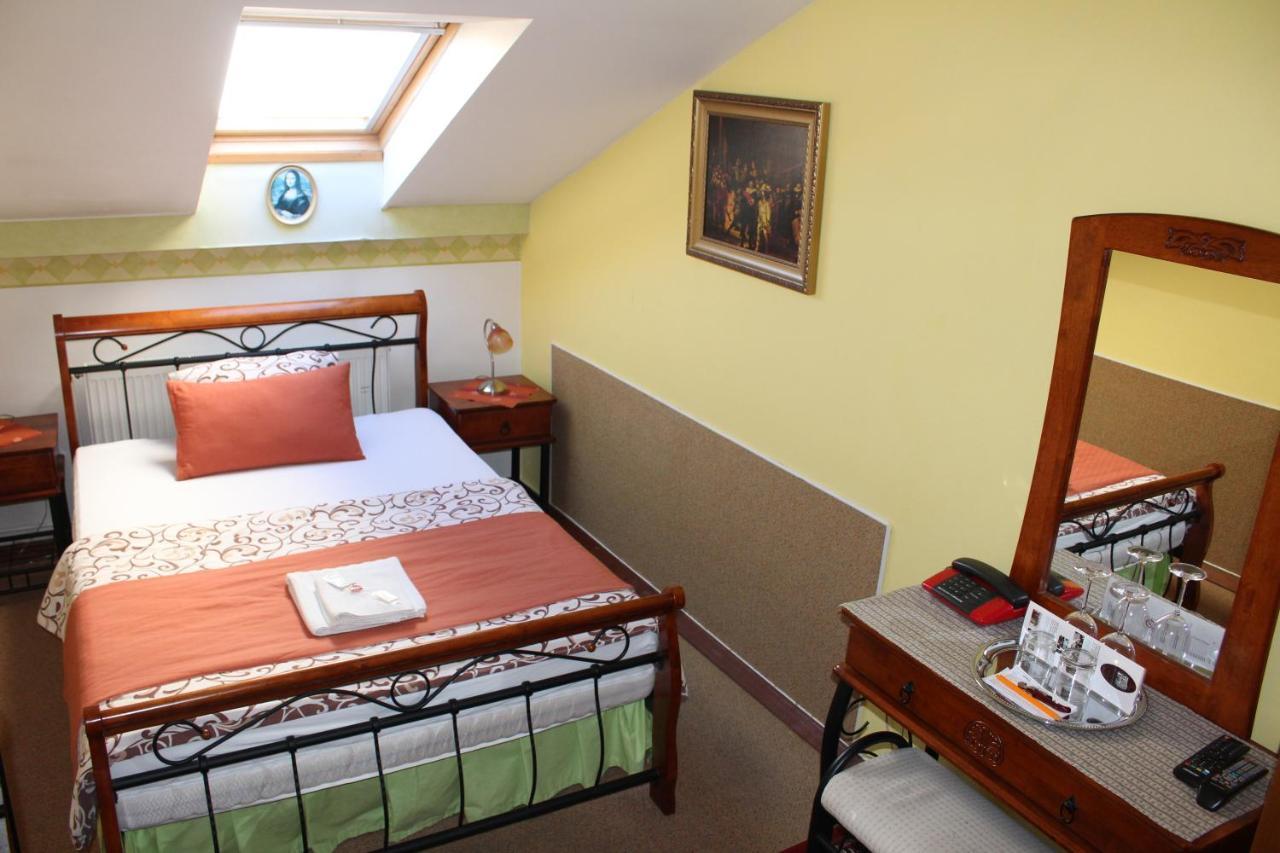 Hotel Excellent 크로메르지 외부 사진
