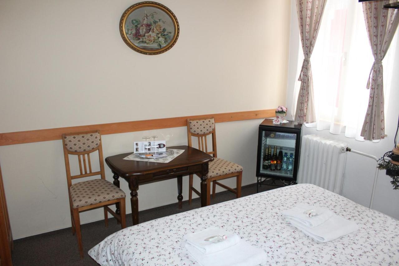 Hotel Excellent 크로메르지 외부 사진