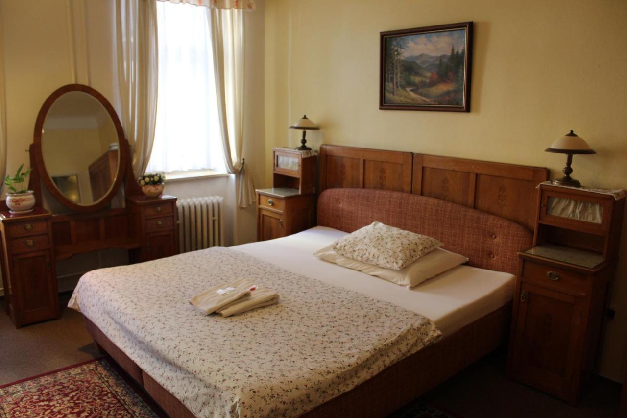 Hotel Excellent 크로메르지 외부 사진